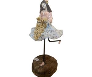 Escultura Menina das Flores